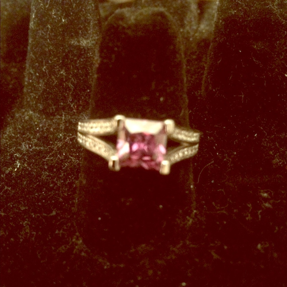 Boutique La El ring size 9